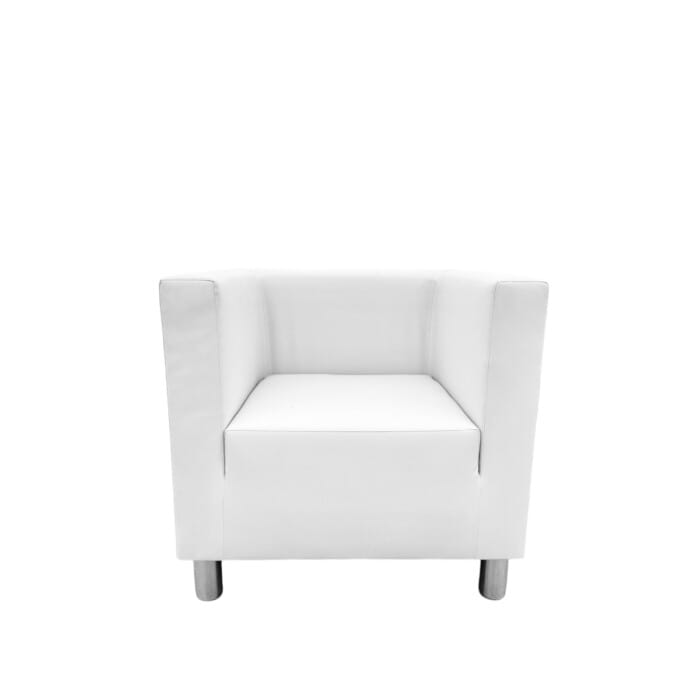 poltroncina-pelle-bianca-noleggio-allestimenti-eventi-design-rentals-wedding-services-treviso-verona-venezia-padova-vicenza